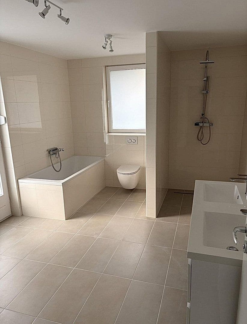 Predaj domu 282 m², pozemek 584 m², Edith-Stein-Straße 34, Wuppertal, Severné Porýnie - Westfálsko Predaj domu 282 m², pozemek 584 m², Edith-Stein-Straße 34, Wuppertal, Severné Porýnie - Westfálsko