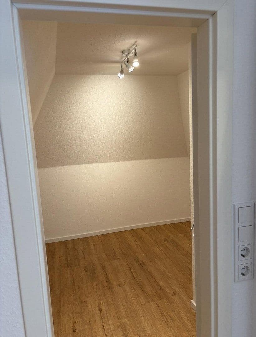 Predaj domu 282 m², pozemek 584 m², Edith-Stein-Straße 34, Wuppertal, Severné Porýnie - Westfálsko Predaj domu 282 m², pozemek 584 m², Edith-Stein-Straße 34, Wuppertal, Severné Porýnie - Westfálsko