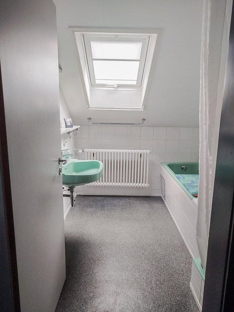 Predaj domu 259 m², pozemek 843 m², Kirchheim unter Teck, Bádensko-Wurttembersko Predaj domu 259 m², pozemek 843 m², Kirchheim unter Teck, Bádensko-Wurttembersko