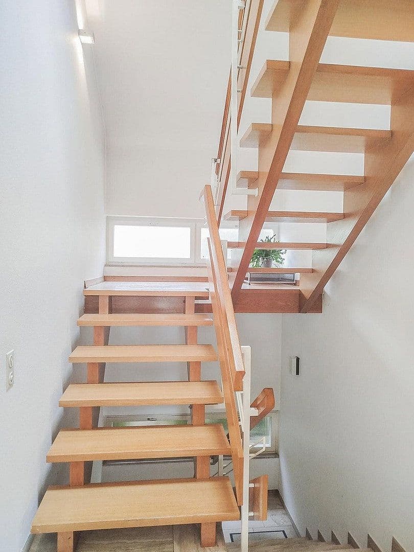 Predaj domu 259 m², pozemek 843 m², Kirchheim unter Teck, Bádensko-Wurttembersko Predaj domu 259 m², pozemek 843 m², Kirchheim unter Teck, Bádensko-Wurttembersko