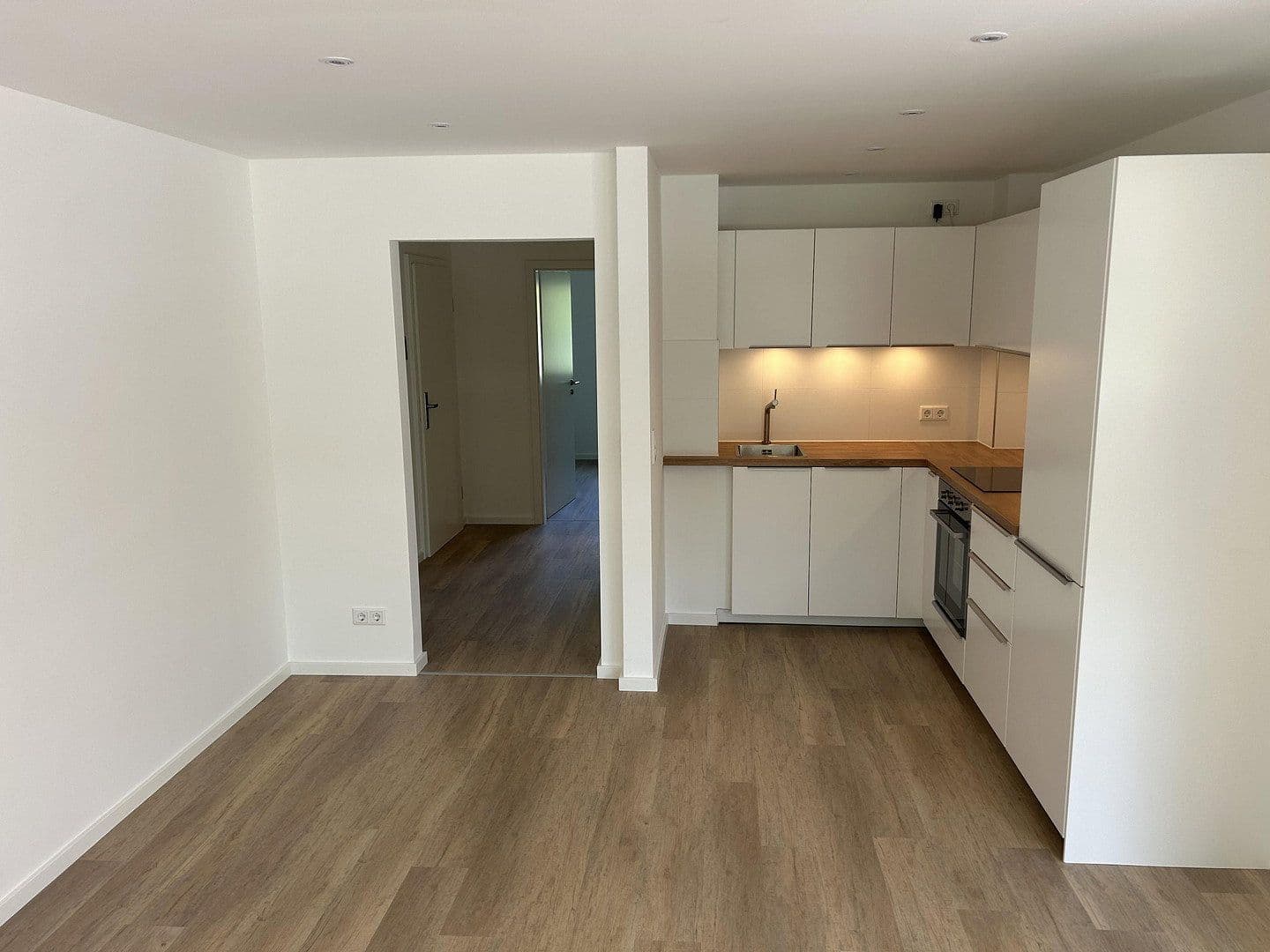 Prenájom bytu 2-izbový 63 m², München, Bavorsko Prenájom bytu 2-izbový 63 m², München, Bavorsko