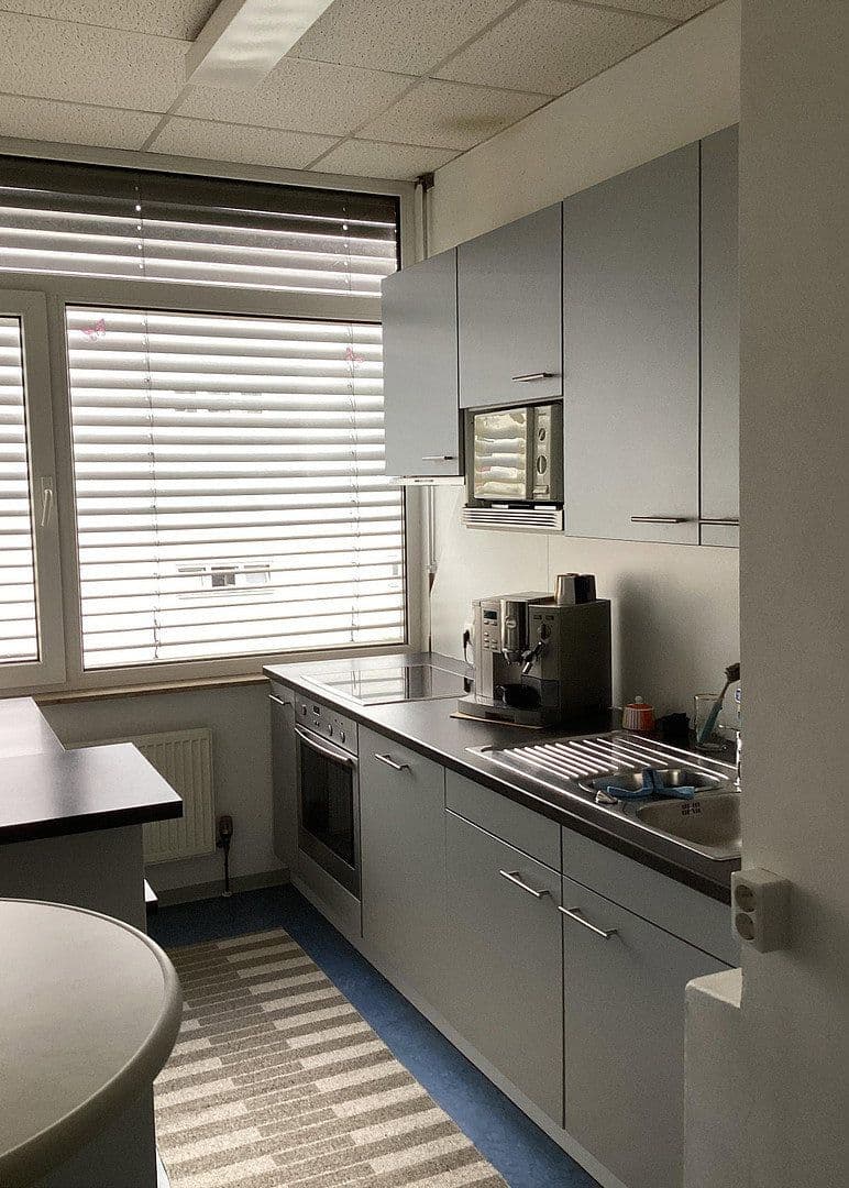 Prenájom kancelárie 42 m², Winnenden, Bádensko-Wurttembersko Prenájom kancelárie 42 m², Winnenden, Bádensko-Wurttembersko