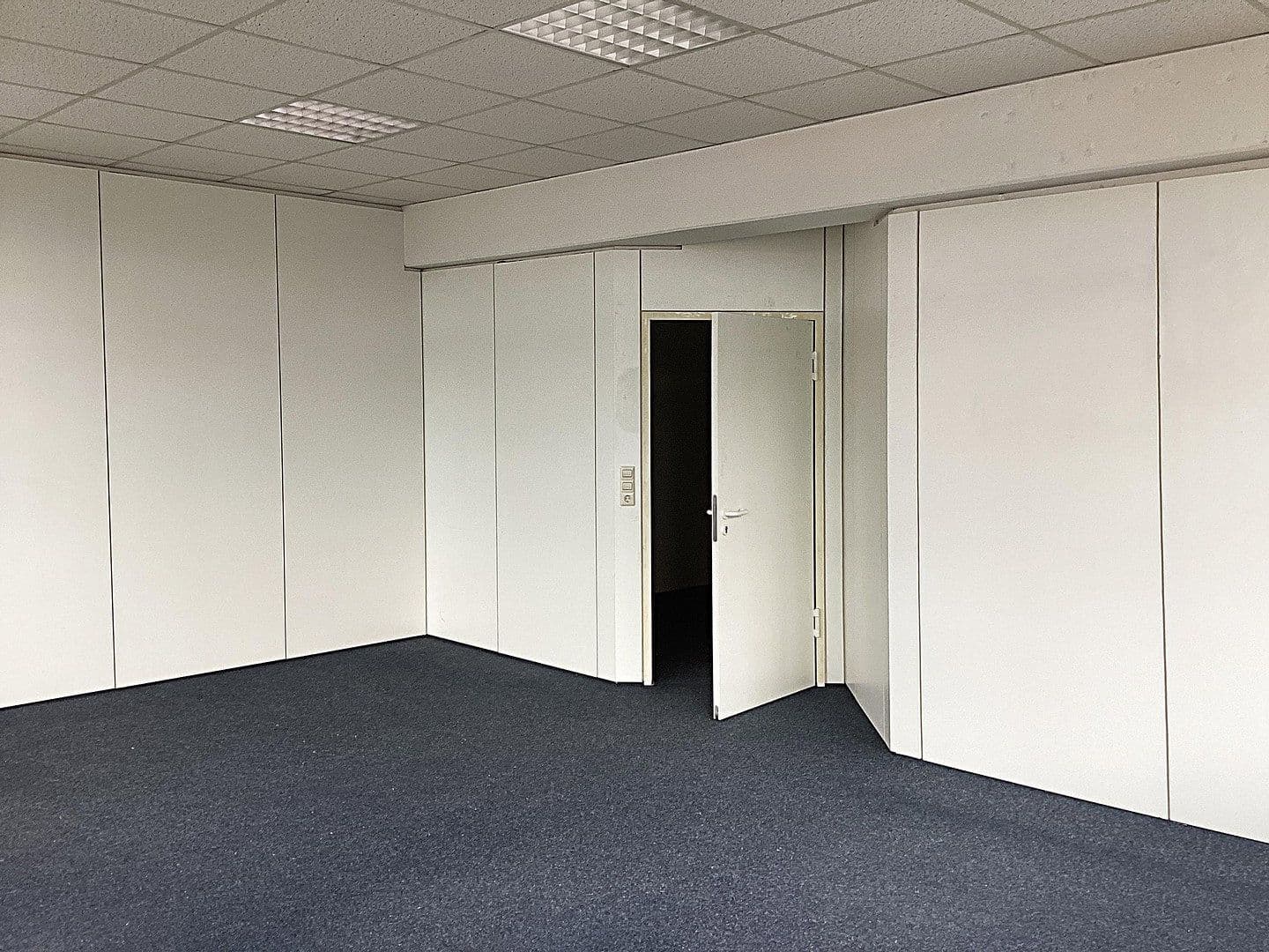 Prenájom kancelárie 42 m², Winnenden, Bádensko-Wurttembersko Prenájom kancelárie 42 m², Winnenden, Bádensko-Wurttembersko