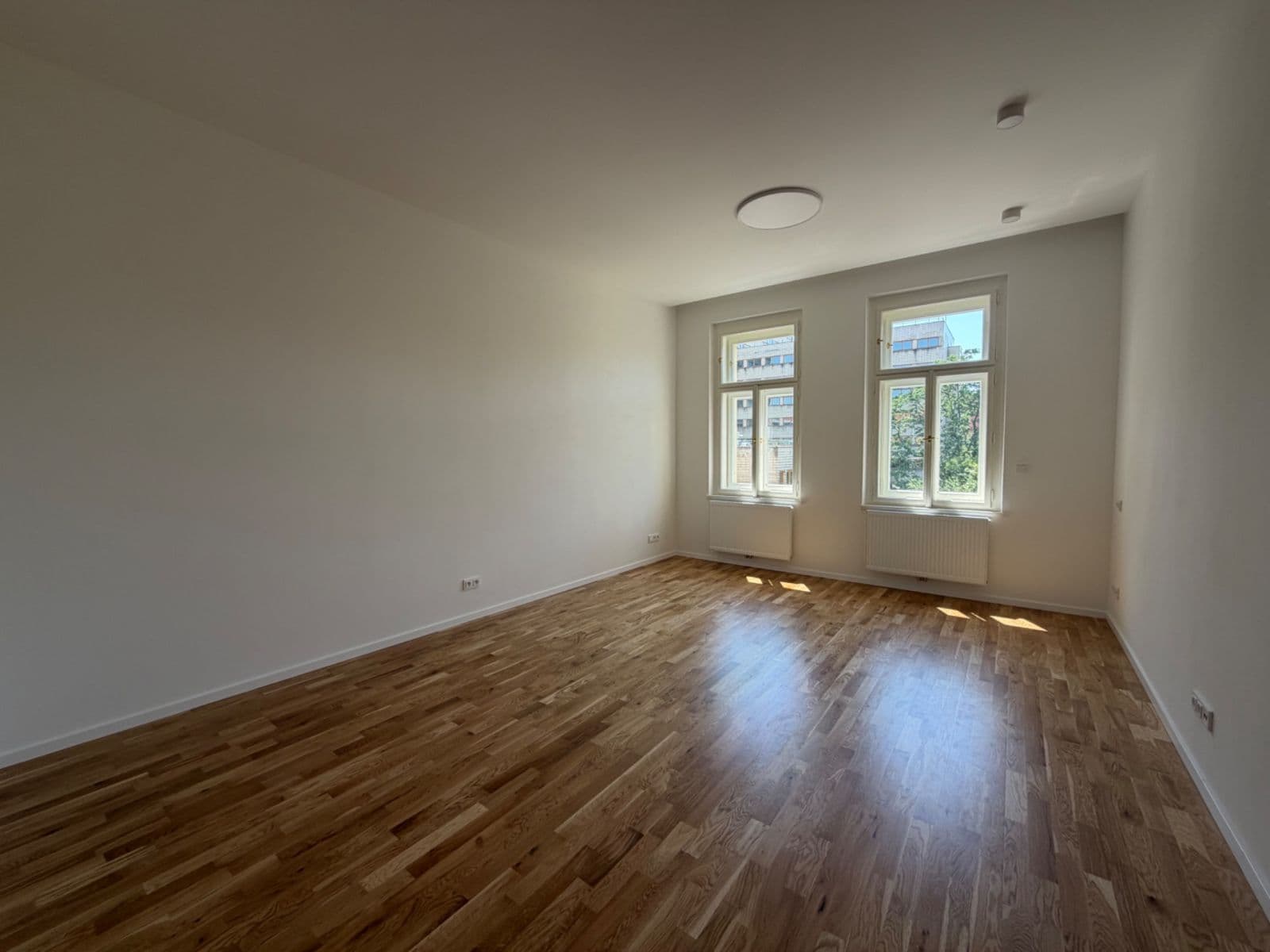 Prenájom bytu 3-izbový 78 m², Seifertova, Praha, Praha Prenájom bytu 3-izbový 78 m², Seifertova, Praha, Praha