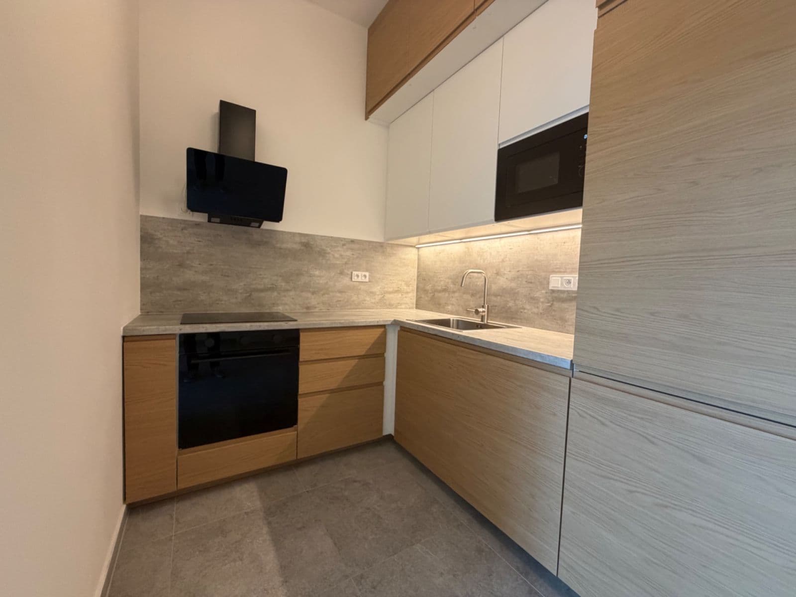 Prenájom bytu 3-izbový 78 m², Seifertova, Praha, Praha Prenájom bytu 3-izbový 78 m², Seifertova, Praha, Praha