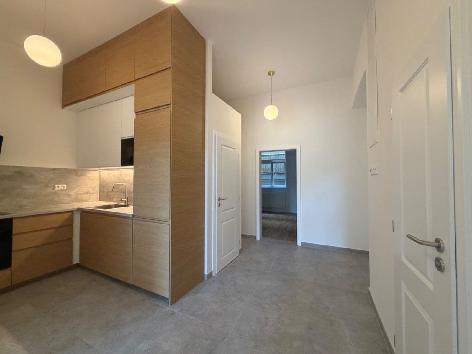 Prenájom bytu 3-izbový 78 m², Seifertova, Praha, Praha Prenájom bytu 3-izbový 78 m², Seifertova, Praha, Praha