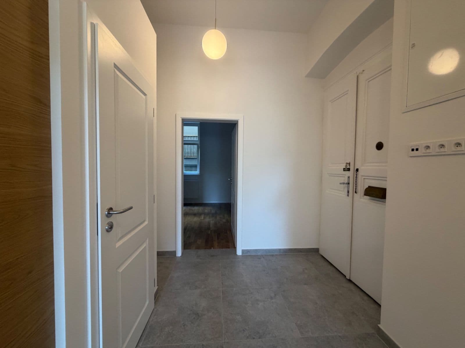 Prenájom bytu 3-izbový 78 m², Seifertova, Praha, Praha Prenájom bytu 3-izbový 78 m², Seifertova, Praha, Praha