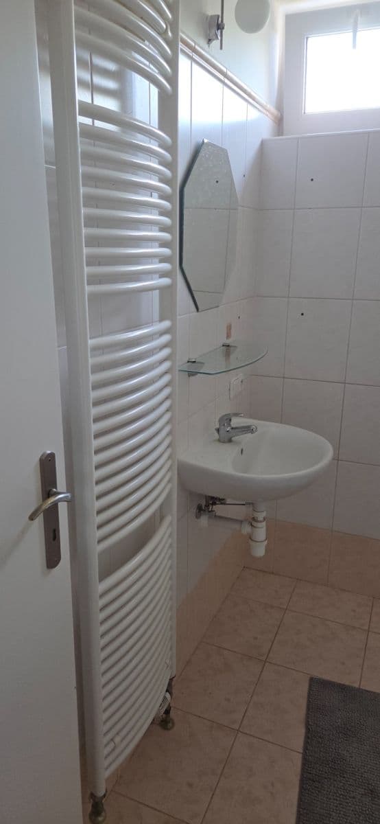 Prenájom bytu 1-izbový 31 m², Zborovská, Hradec Králové, Královéhradecký kraj Prenájom bytu 1-izbový 31 m², Zborovská, Hradec Králové, Královéhradecký kraj