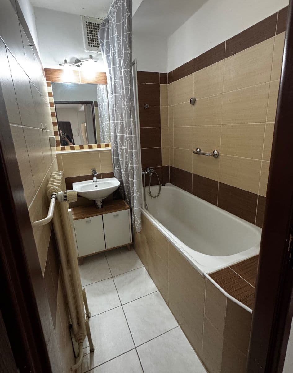 Prenájom bytu 3-izbový 70 m², Lexova, Pardubice, Pardubický kraj Prenájom bytu 3-izbový 70 m², Lexova, Pardubice, Pardubický kraj