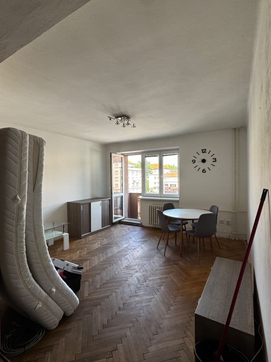 Prenájom bytu 3-izbový 70 m², Lexova, Pardubice, Pardubický kraj Prenájom bytu 3-izbový 70 m², Lexova, Pardubice, Pardubický kraj