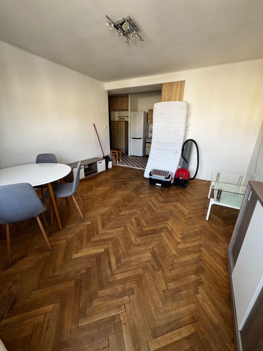 Prenájom bytu 3-izbový 70 m², Lexova, Pardubice, Pardubický kraj Prenájom bytu 3-izbový 70 m², Lexova, Pardubice, Pardubický kraj