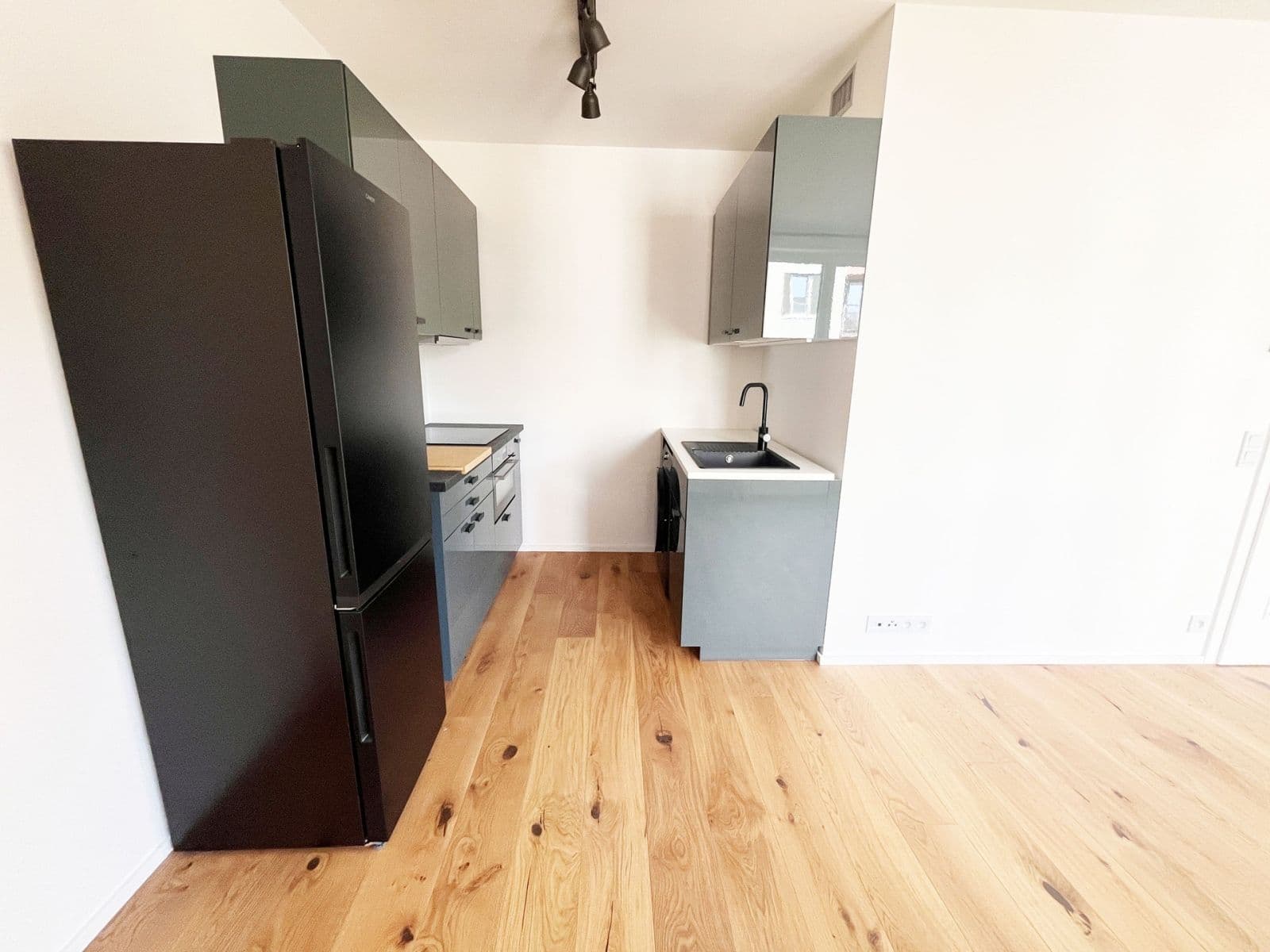 Prenájom bytu 1-izbový 39 m², U Komína, Praha, Praha Prenájom bytu 1-izbový 39 m², U Komína, Praha, Praha