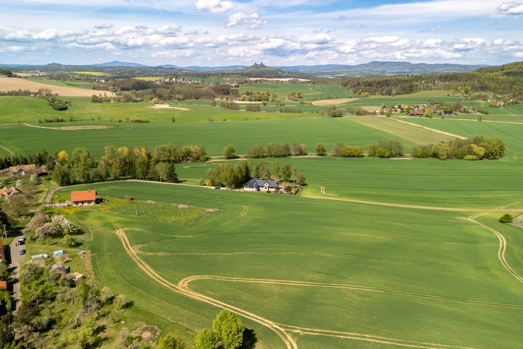 Predaj pozemku 1.900 m², Samšina, Královéhradecký kraj Predaj pozemku 1.900 m², Samšina, Královéhradecký kraj