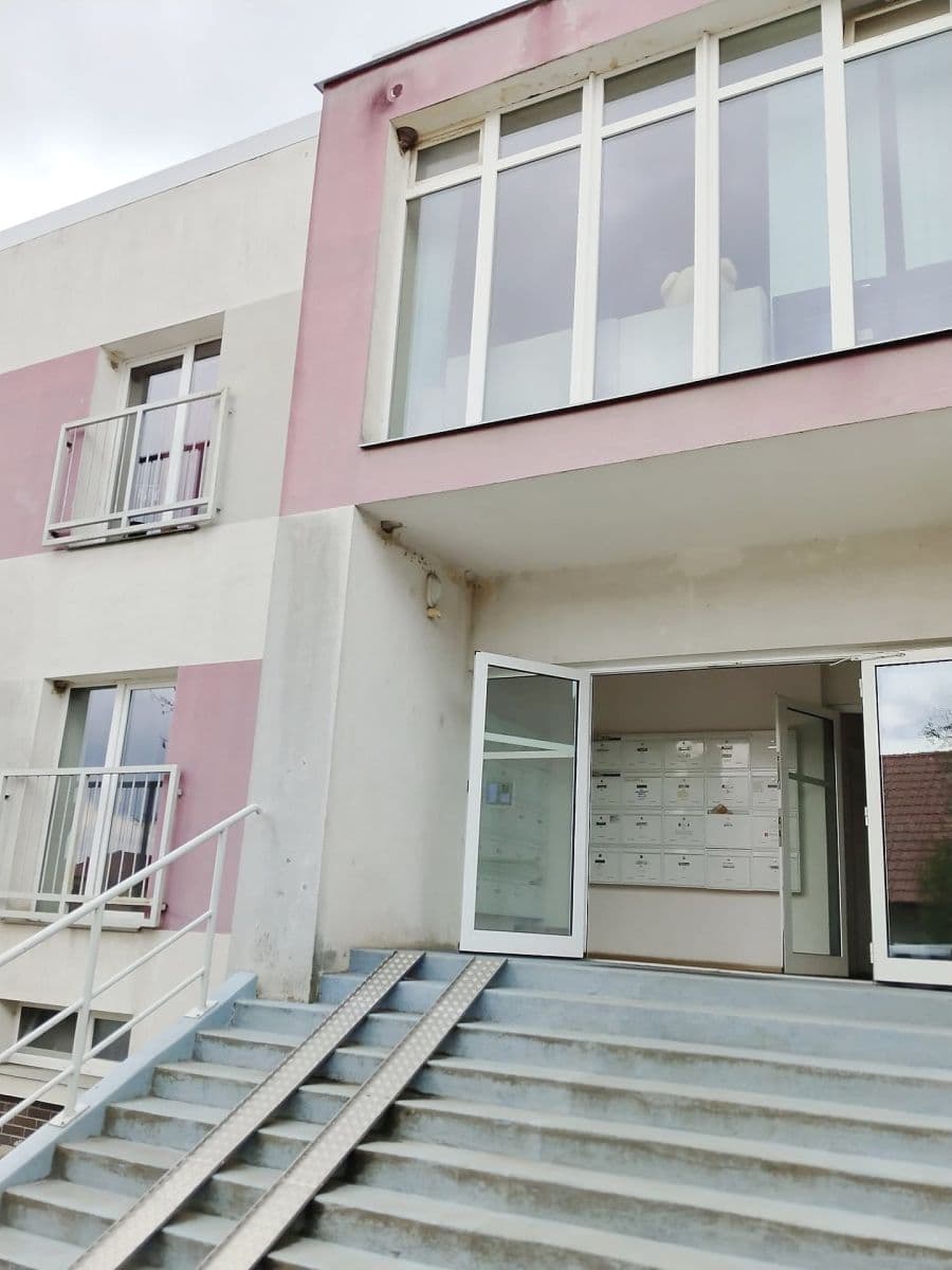 Prenájom bytu 1-izbový 31 m², Obecní, Chyňava, Středočeský kraj Prenájom bytu 1-izbový 31 m², Obecní, Chyňava, Středočeský kraj