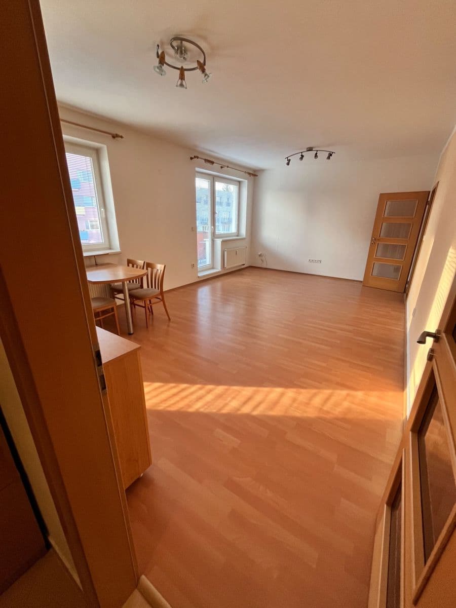 Prenájom bytu 2-izbový 70 m², Vrchlického, Jihlava, Kraj Vysočina Prenájom bytu 2-izbový 70 m², Vrchlického, Jihlava, Kraj Vysočina