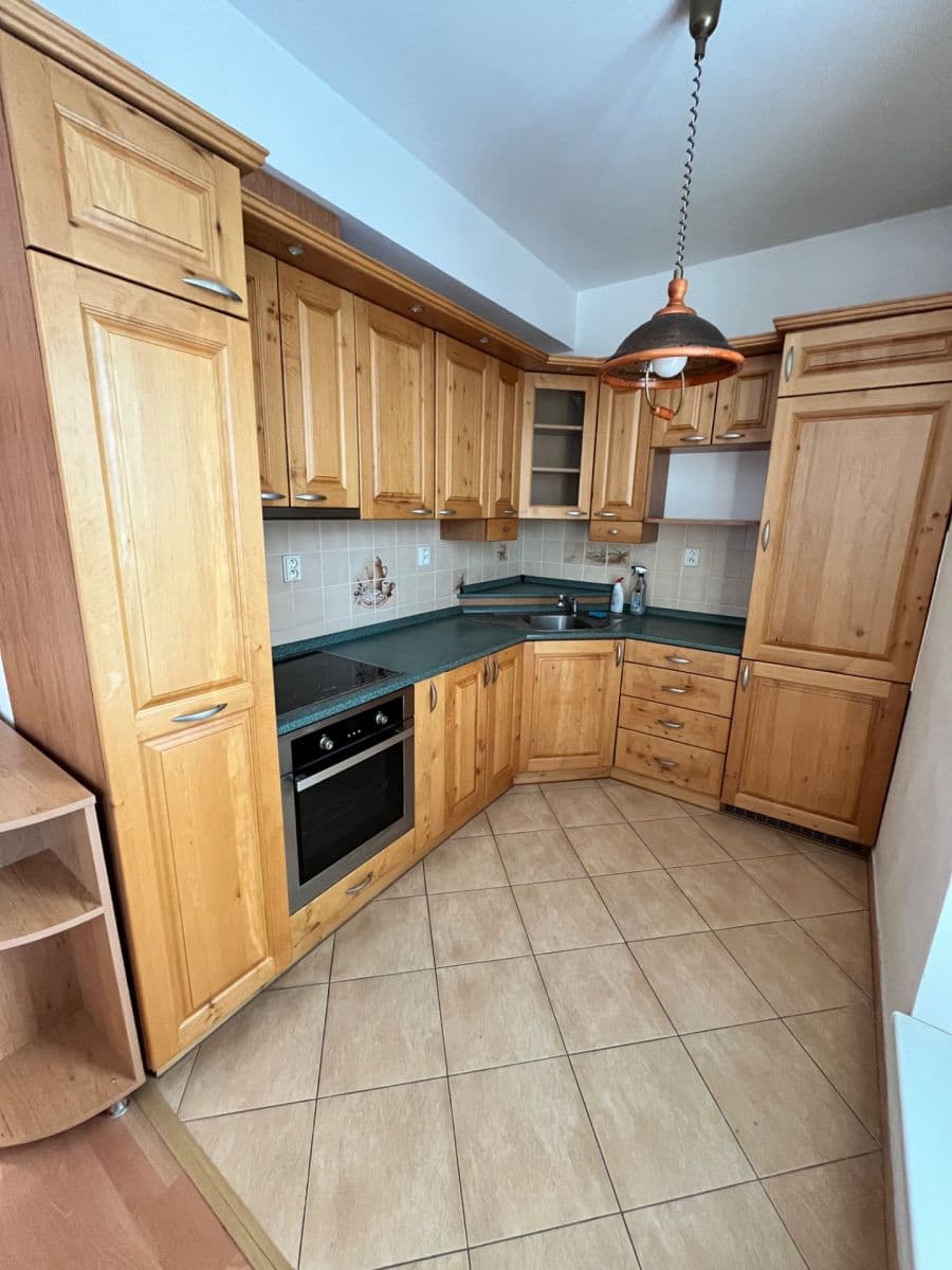 Prenájom bytu 2-izbový 70 m², Vrchlického, Jihlava, Kraj Vysočina Prenájom bytu 2-izbový 70 m², Vrchlického, Jihlava, Kraj Vysočina