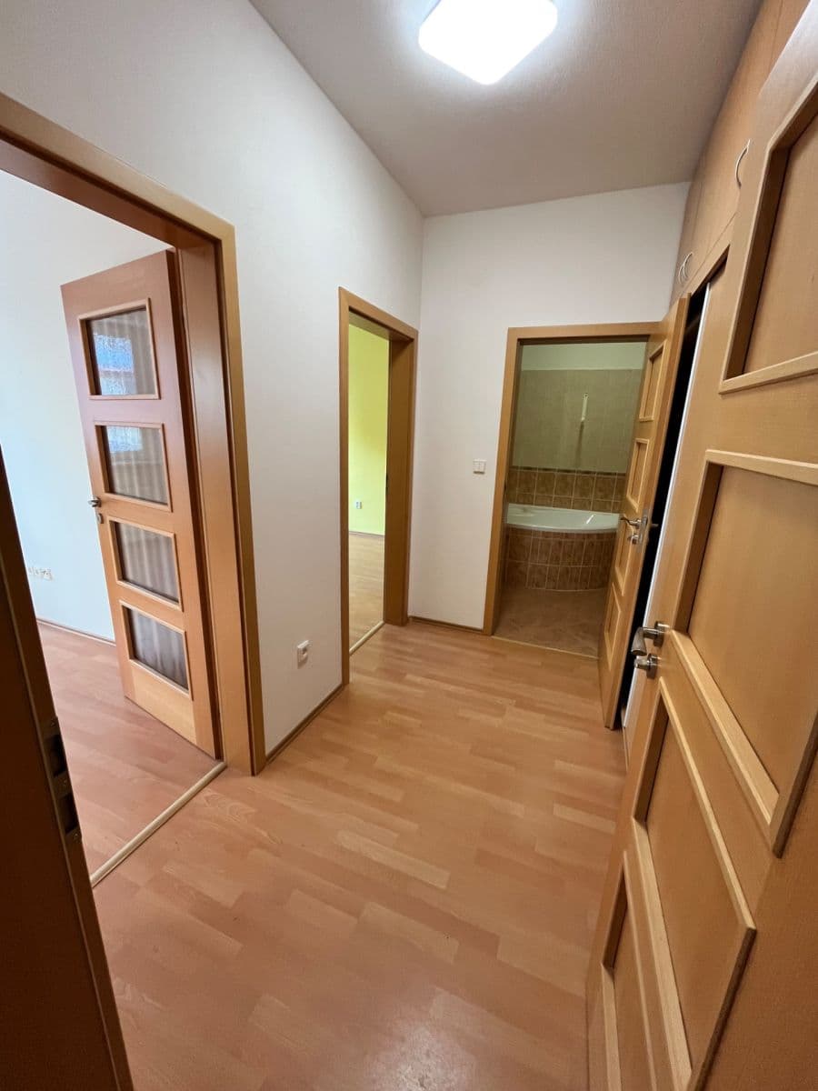 Prenájom bytu 2-izbový 70 m², Vrchlického, Jihlava, Kraj Vysočina Prenájom bytu 2-izbový 70 m², Vrchlického, Jihlava, Kraj Vysočina
