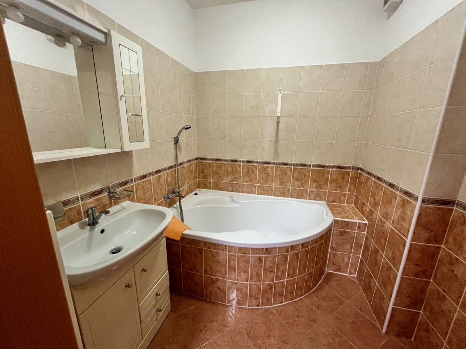 Prenájom bytu 2-izbový 70 m², Vrchlického, Jihlava, Kraj Vysočina Prenájom bytu 2-izbový 70 m², Vrchlického, Jihlava, Kraj Vysočina