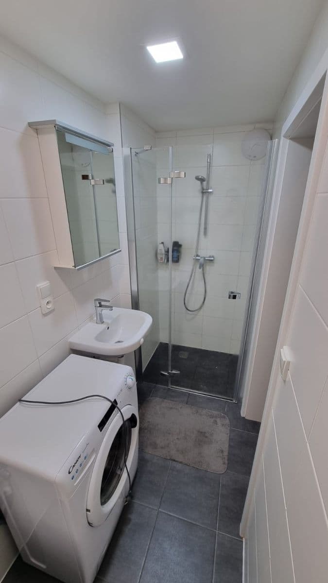 Prenájom bytu 1-izbový 37 m², Na Domovině, Praha, Praha Prenájom bytu 1-izbový 37 m², Na Domovině, Praha, Praha