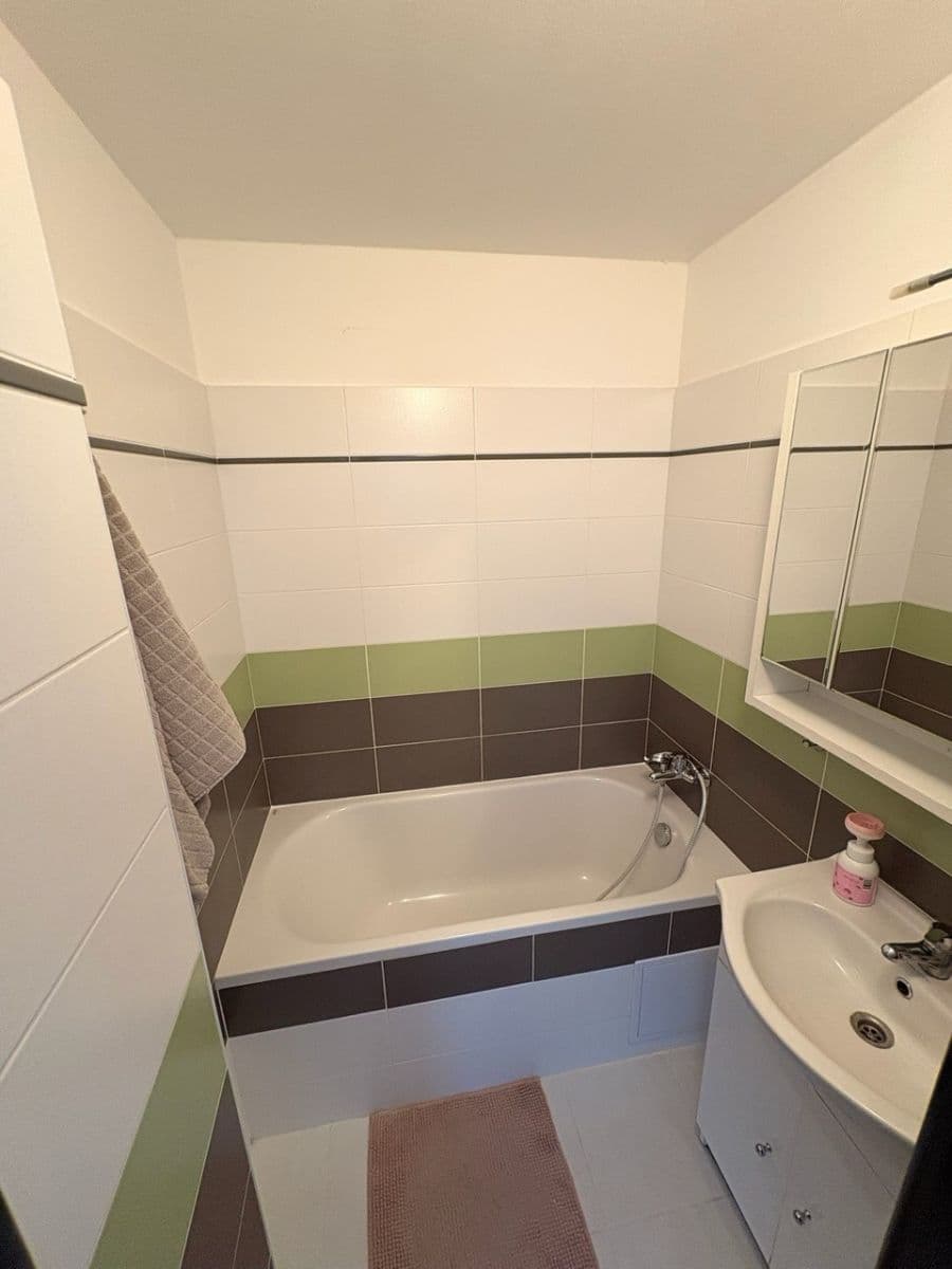 Prenájom bytu 2-izbový 47 m², Moskevská, Kladno, Středočeský kraj Prenájom bytu 2-izbový 47 m², Moskevská, Kladno, Středočeský kraj