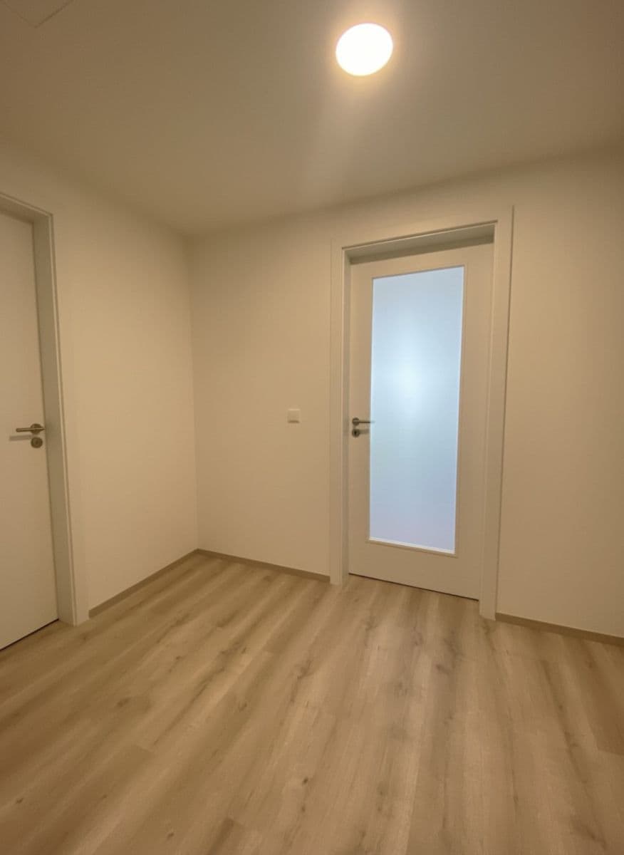 Prenájom bytu 1-izbový 33 m², Nebřenická, Praha, Praha Prenájom bytu 1-izbový 33 m², Nebřenická, Praha, Praha