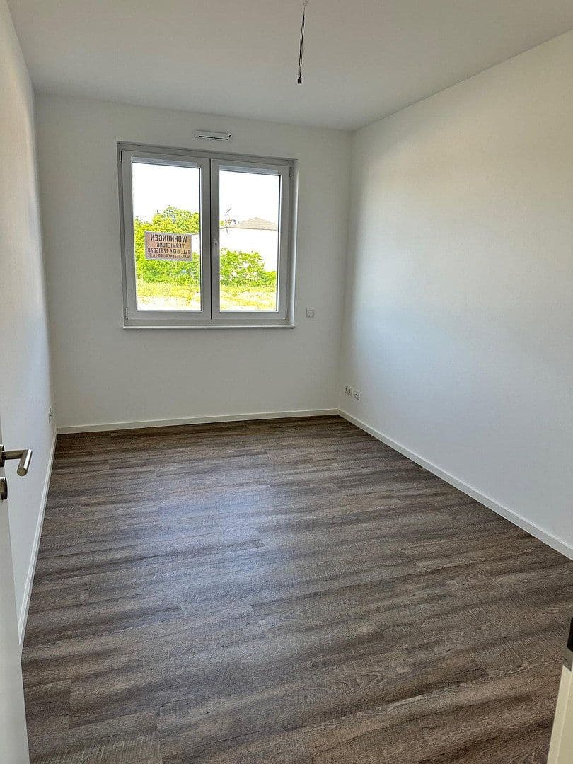 Prenájom bytu 4-izbový 103 m², Regener Straße 65, Berlin, Berlín Prenájom bytu 4-izbový 103 m², Regener Straße 65, Berlin, Berlín