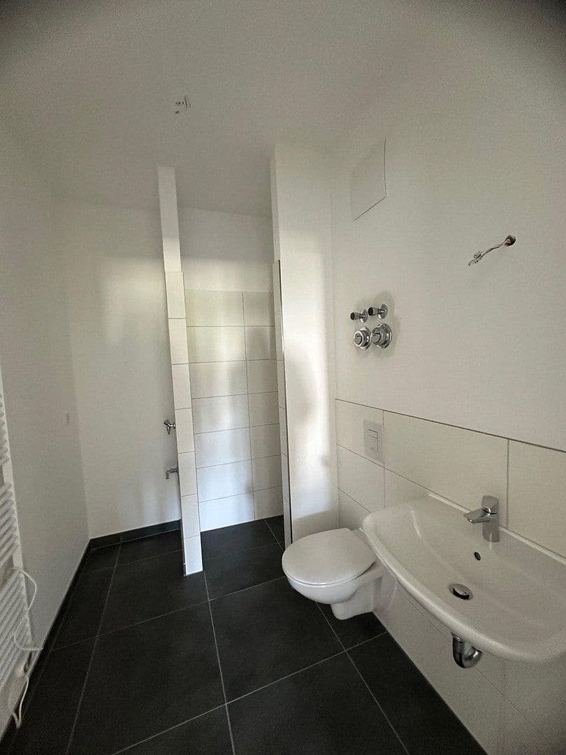 Prenájom bytu 4-izbový 103 m², Regener Straße 65, Berlin, Berlín Prenájom bytu 4-izbový 103 m², Regener Straße 65, Berlin, Berlín