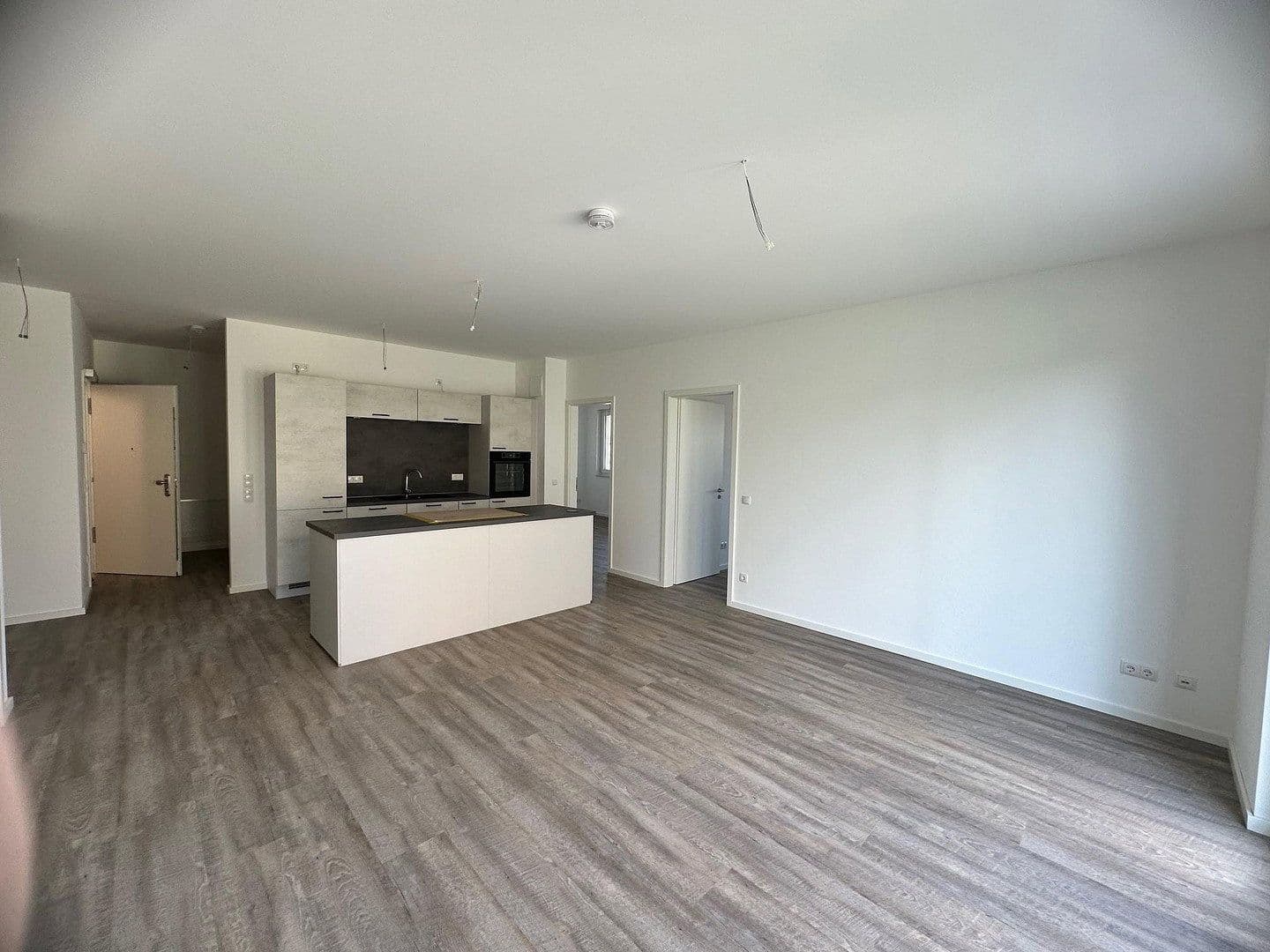 Prenájom bytu 4-izbový 103 m², Regener Straße 65, Berlin, Berlín Prenájom bytu 4-izbový 103 m², Regener Straße 65, Berlin, Berlín