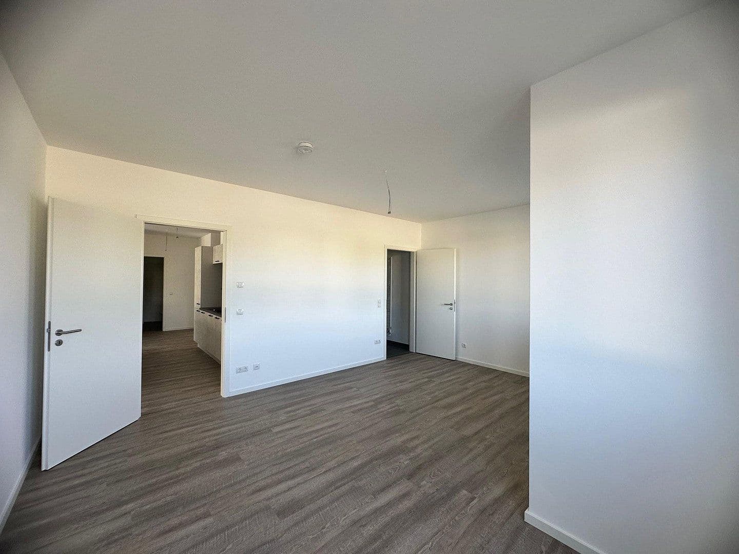 Prenájom bytu 4-izbový 103 m², Regener Straße 65, Berlin, Berlín Prenájom bytu 4-izbový 103 m², Regener Straße 65, Berlin, Berlín