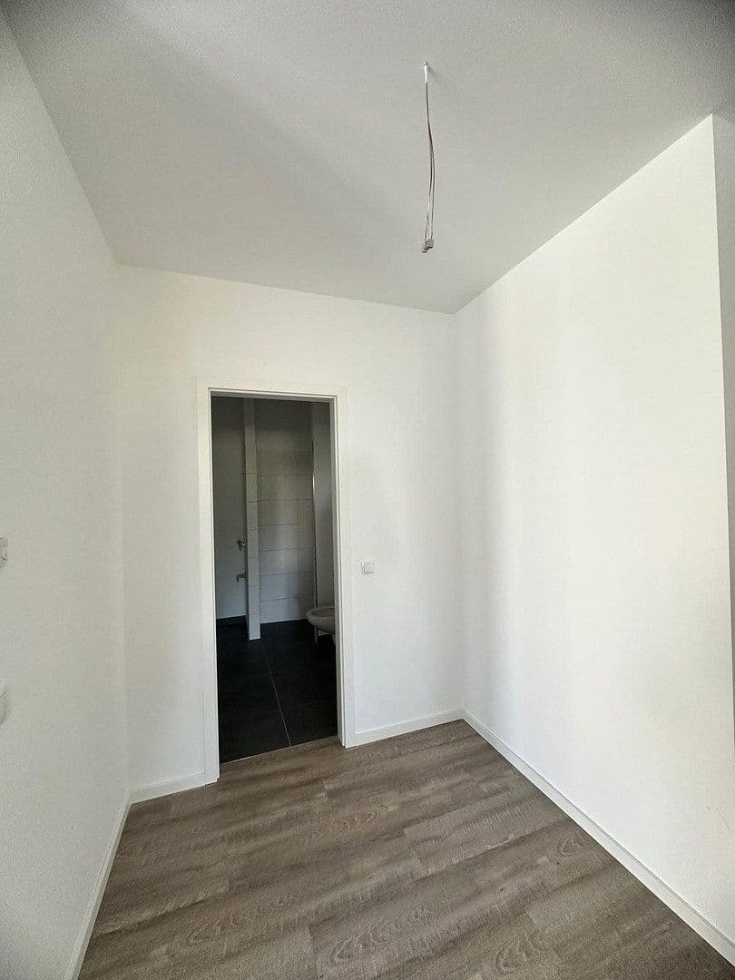 Prenájom bytu 4-izbový 103 m², Regener Straße 65, Berlin, Berlín Prenájom bytu 4-izbový 103 m², Regener Straße 65, Berlin, Berlín