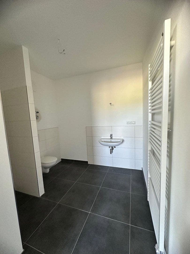 Prenájom bytu 4-izbový 103 m², Regener Straße 65, Berlin, Berlín Prenájom bytu 4-izbový 103 m², Regener Straße 65, Berlin, Berlín