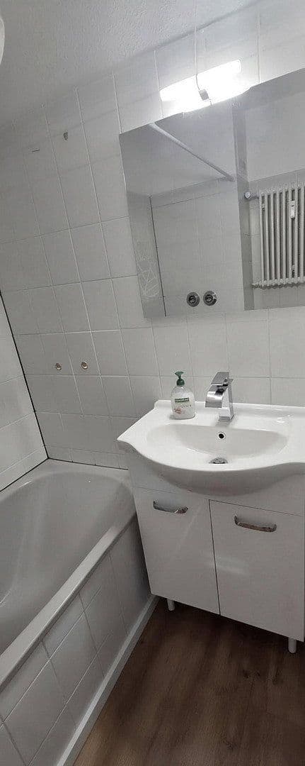 Prenájom bytu 2-izbový 64 m², Marienthalerstr.10, Wiesbaden, Hesensko Prenájom bytu 2-izbový 64 m², Marienthalerstr.10, Wiesbaden, Hesensko