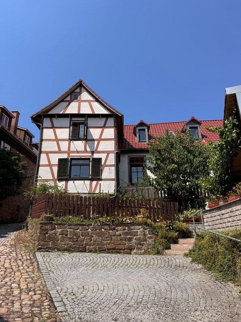 Predaj domu 220 m², pozemek 145 m², Gernsbach, Bádensko-Wurttembersko Predaj domu 220 m², pozemek 145 m², Gernsbach, Bádensko-Wurttembersko