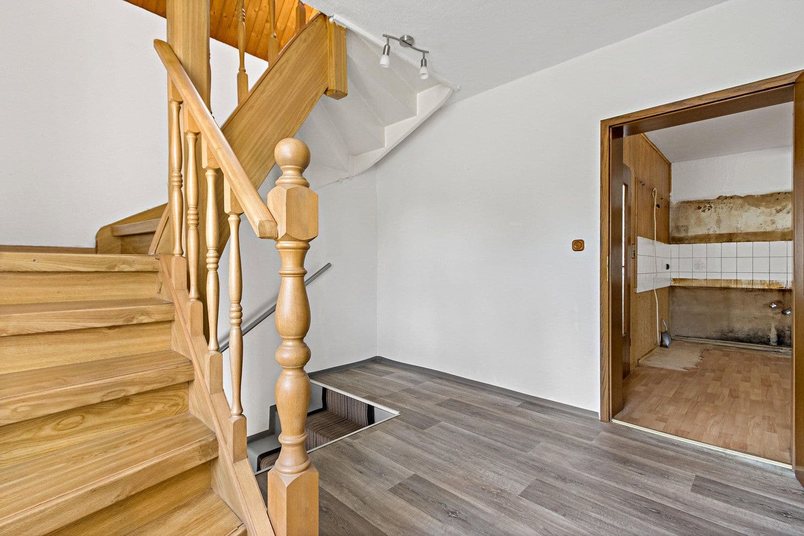 Predaj domu 110 m², pozemek 947 m², Rätherweg 7, Salzatal, Sasko-Anhaltsko Predaj domu 110 m², pozemek 947 m², Rätherweg 7, Salzatal, Sasko-Anhaltsko