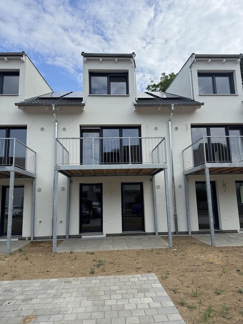 Prenájom domu 136 m², pozemek 141 m², Steinenbronnerstr. 33, Sindelfingen, Bádensko-Wurttembersko Prenájom domu 136 m², pozemek 141 m², Steinenbronnerstr. 33, Sindelfingen, Bádensko-Wurttembersko