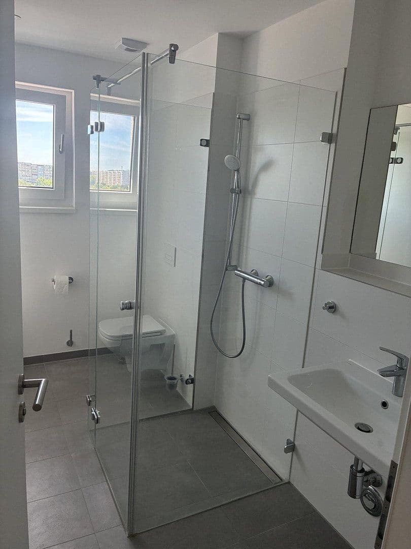 Prenájom bytu 1-izbový 41 m², Berlin, Berlín Prenájom bytu 1-izbový 41 m², Berlin, Berlín