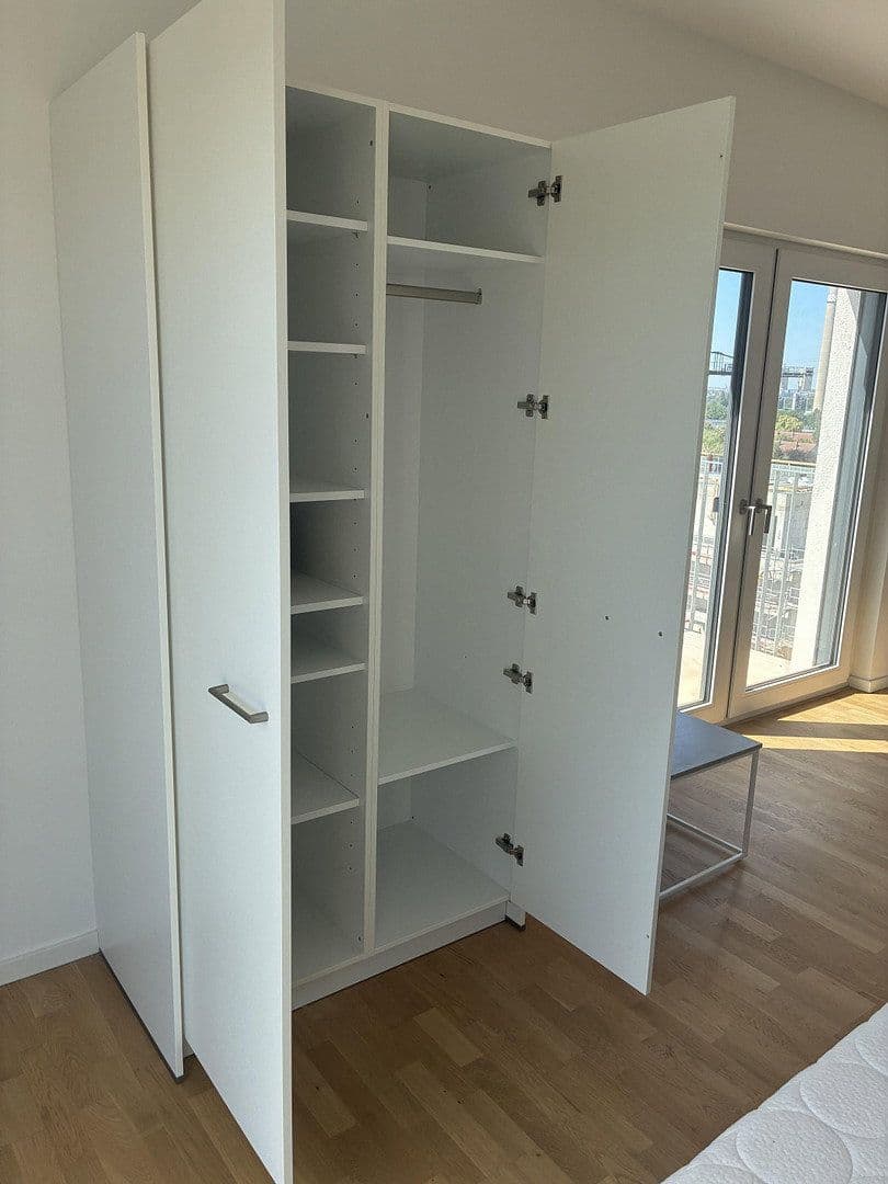 Prenájom bytu 1-izbový 41 m², Berlin, Berlín Prenájom bytu 1-izbový 41 m², Berlin, Berlín
