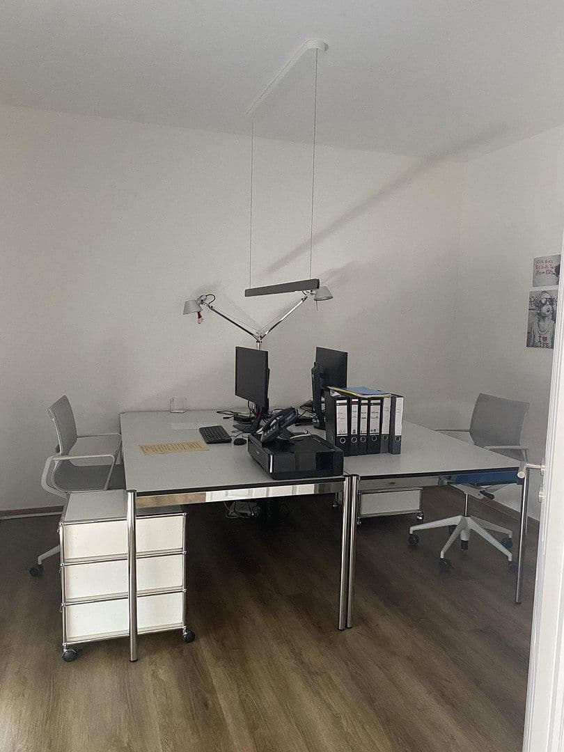 Prenájom bytu 4-izbový 100 m², Linnéstrasse 2, Pforzheim, Bádensko-Wurttembersko Prenájom bytu 4-izbový 100 m², Linnéstrasse 2, Pforzheim, Bádensko-Wurttembersko