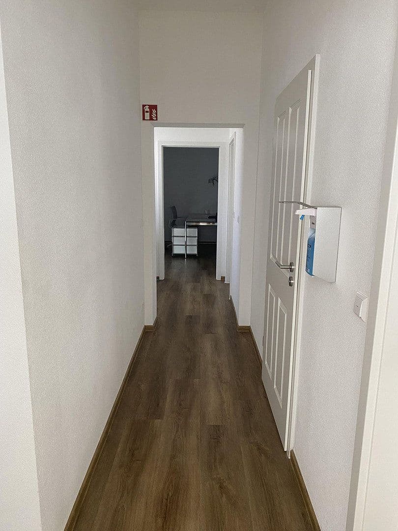 Prenájom bytu 4-izbový 100 m², Linnéstrasse 2, Pforzheim, Bádensko-Wurttembersko Prenájom bytu 4-izbový 100 m², Linnéstrasse 2, Pforzheim, Bádensko-Wurttembersko