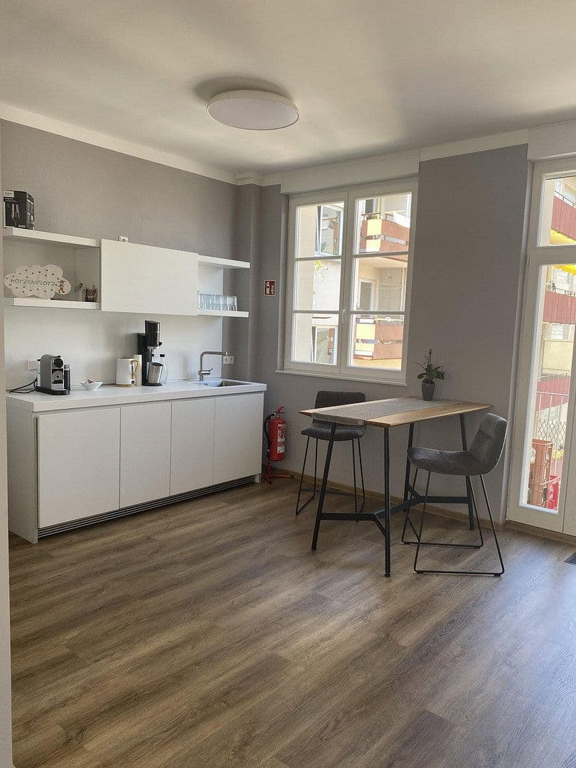 Prenájom bytu 4-izbový 100 m², Linnéstrasse 2, Pforzheim, Bádensko-Wurttembersko Prenájom bytu 4-izbový 100 m², Linnéstrasse 2, Pforzheim, Bádensko-Wurttembersko