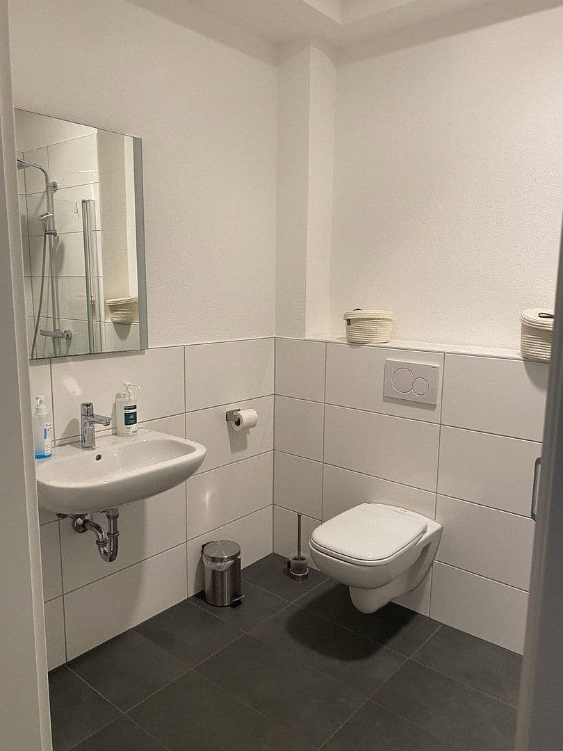Prenájom bytu 4-izbový 100 m², Linnéstrasse 2, Pforzheim, Bádensko-Wurttembersko Prenájom bytu 4-izbový 100 m², Linnéstrasse 2, Pforzheim, Bádensko-Wurttembersko