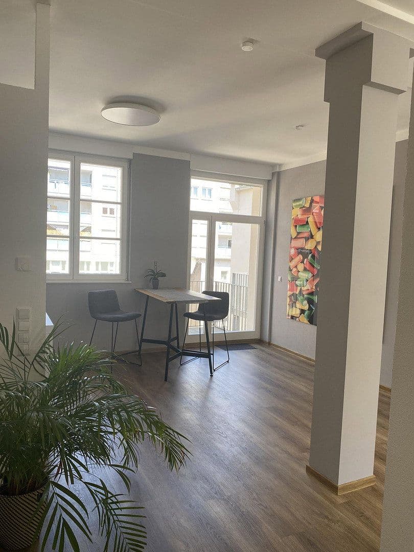 Prenájom bytu 4-izbový 100 m², Linnéstrasse 2, Pforzheim, Bádensko-Wurttembersko Prenájom bytu 4-izbový 100 m², Linnéstrasse 2, Pforzheim, Bádensko-Wurttembersko