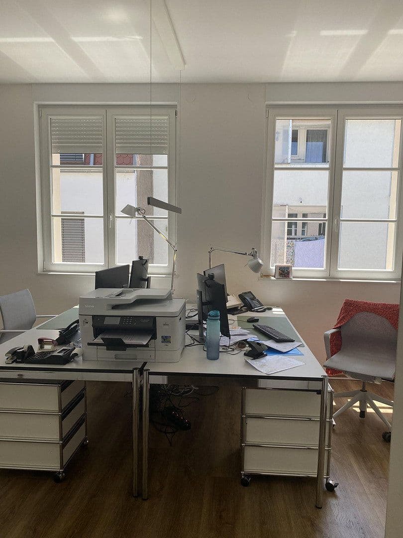 Prenájom bytu 4-izbový 100 m², Linnéstrasse 2, Pforzheim, Bádensko-Wurttembersko Prenájom bytu 4-izbový 100 m², Linnéstrasse 2, Pforzheim, Bádensko-Wurttembersko