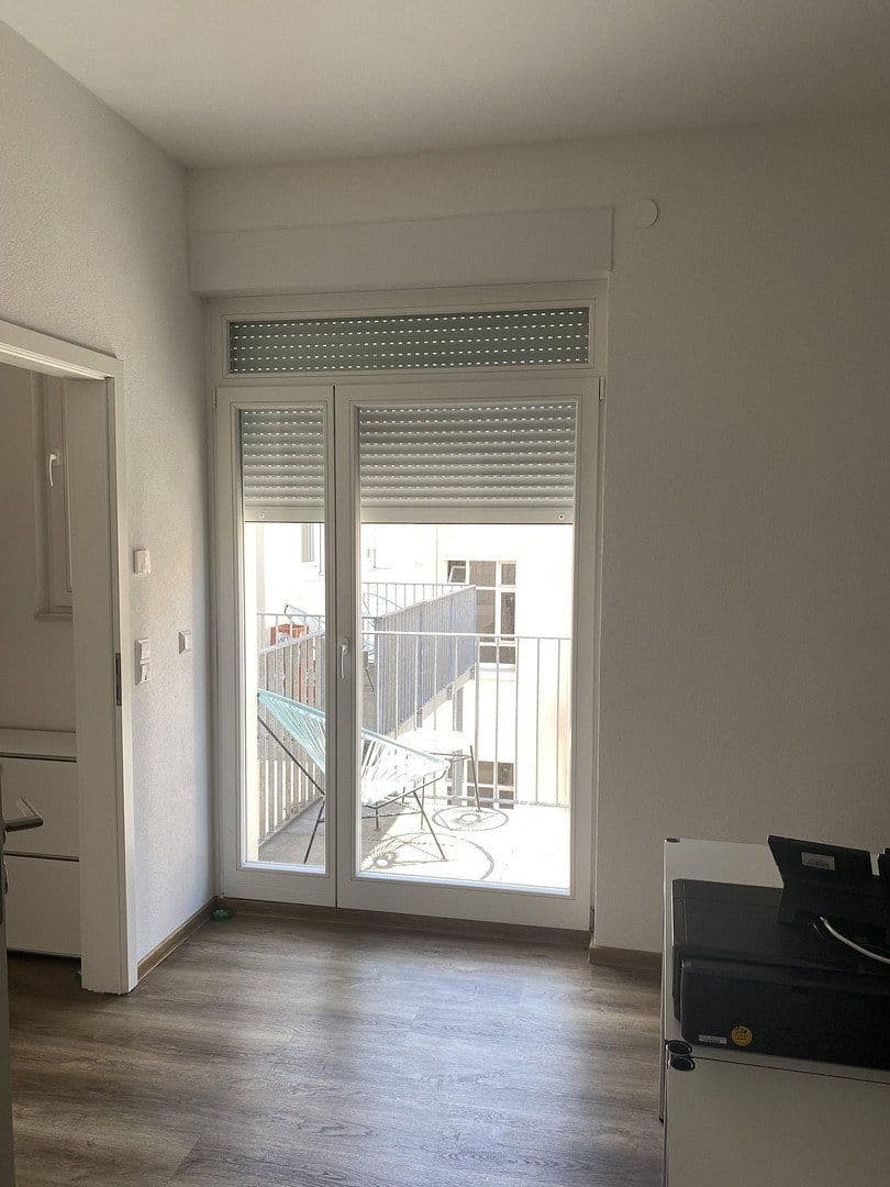 Prenájom bytu 4-izbový 100 m², Linnéstrasse 2, Pforzheim, Bádensko-Wurttembersko Prenájom bytu 4-izbový 100 m², Linnéstrasse 2, Pforzheim, Bádensko-Wurttembersko