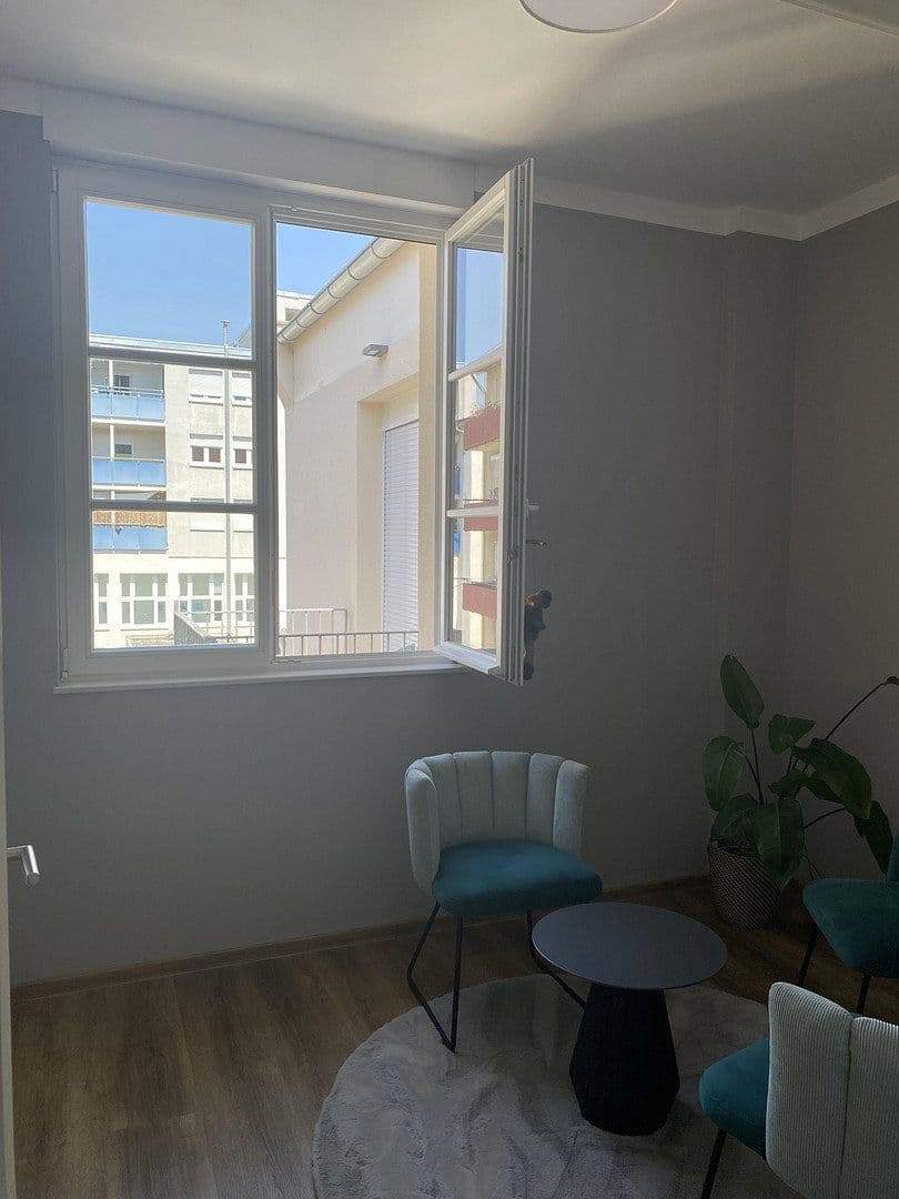 Prenájom bytu 4-izbový 100 m², Linnéstrasse 2, Pforzheim, Bádensko-Wurttembersko Prenájom bytu 4-izbový 100 m², Linnéstrasse 2, Pforzheim, Bádensko-Wurttembersko