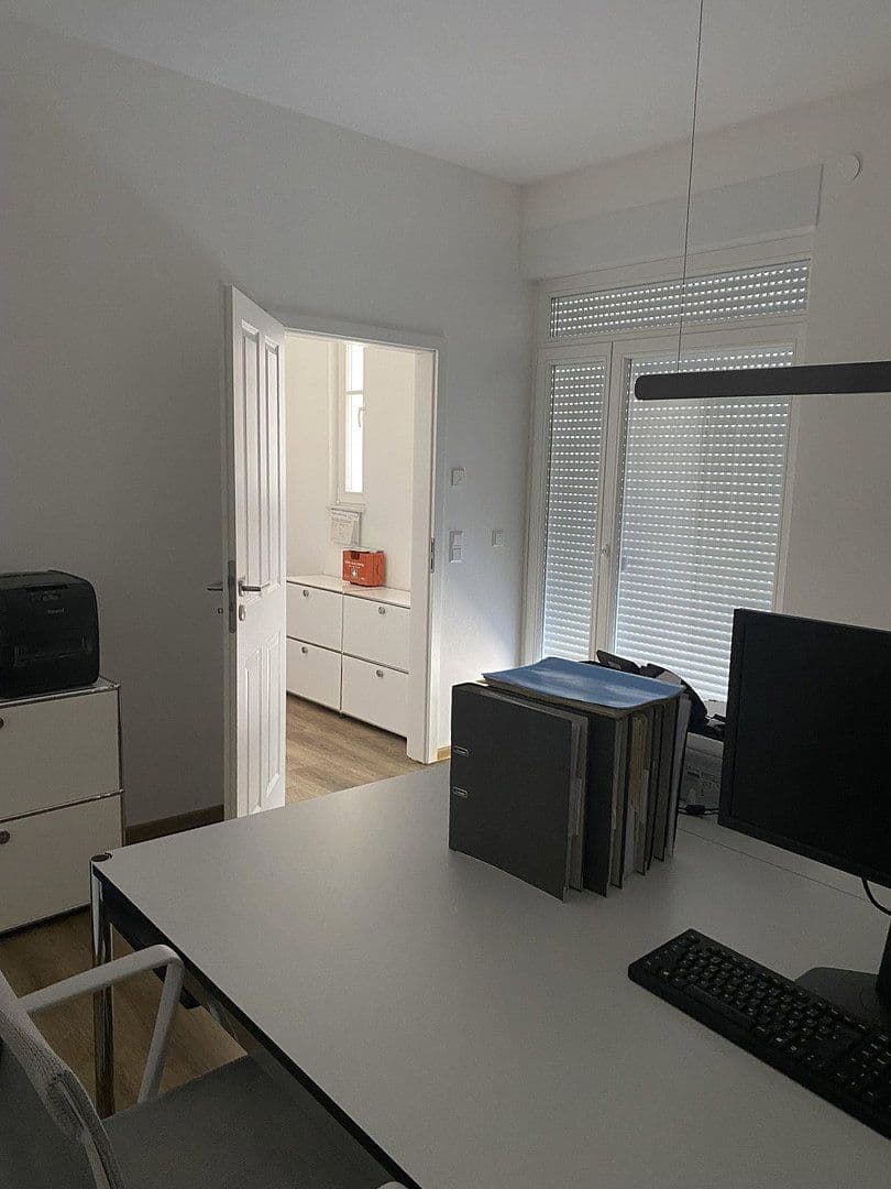 Prenájom bytu 4-izbový 100 m², Linnéstrasse 2, Pforzheim, Bádensko-Wurttembersko Prenájom bytu 4-izbový 100 m², Linnéstrasse 2, Pforzheim, Bádensko-Wurttembersko