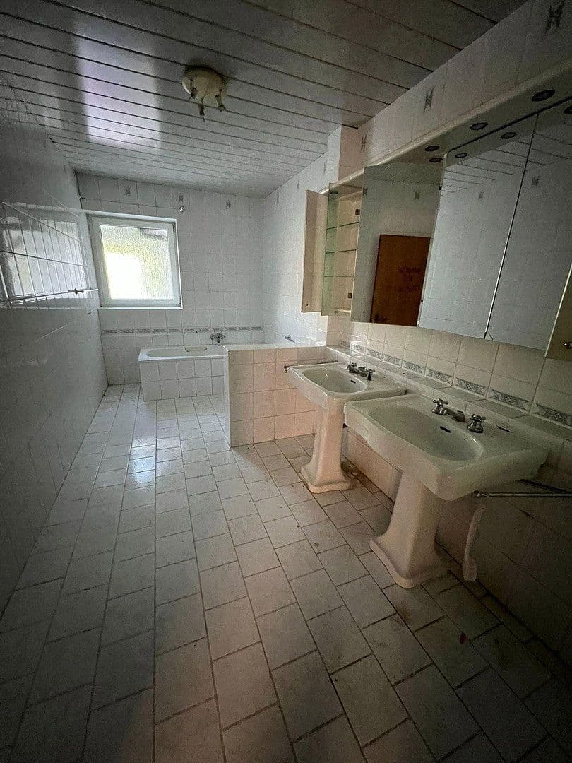 Prenájom bytu 6-izbový 168 m², Ziegeleiweg 1, Obernkirchen, Dolné Sasko Prenájom bytu 6-izbový 168 m², Ziegeleiweg 1, Obernkirchen, Dolné Sasko