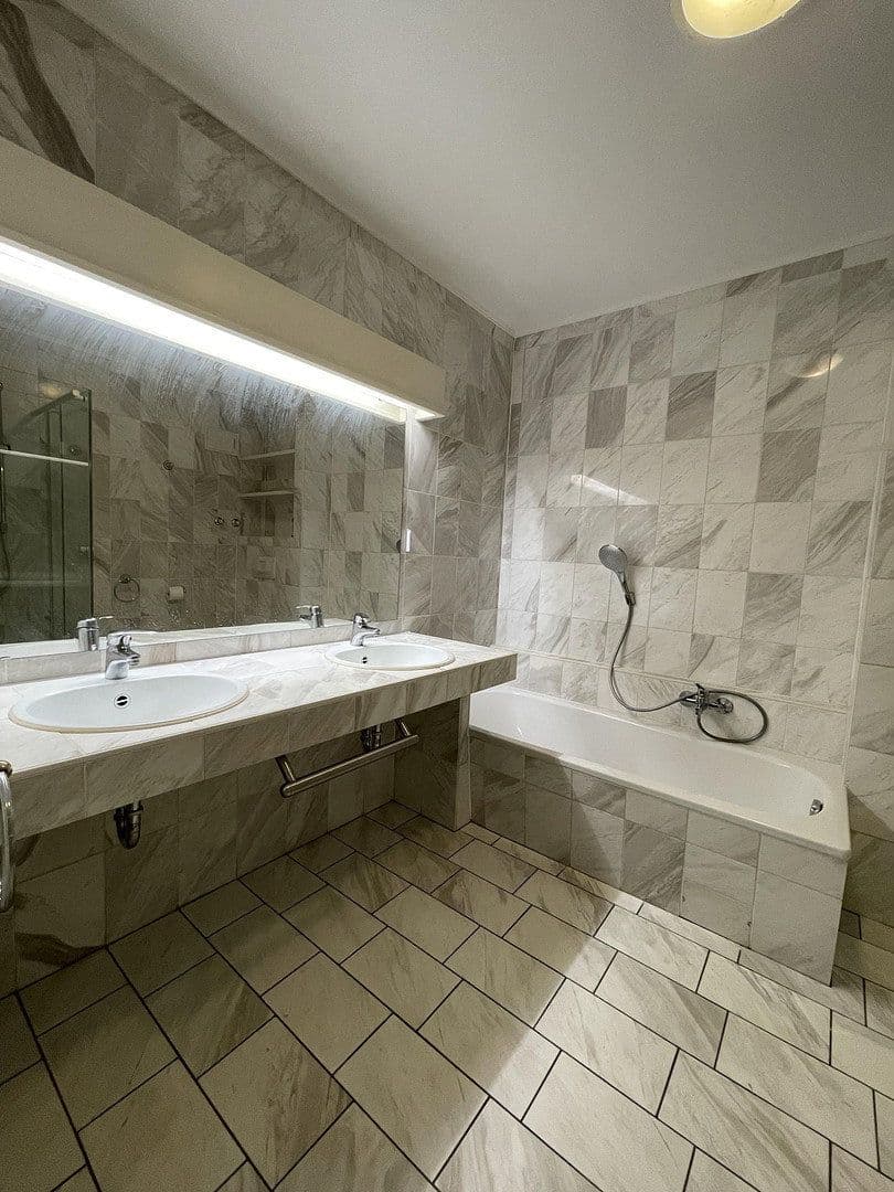 Prenájom domu 149 m², pozemok 56 m², Wiesbaden, Hesensko Prenájom domu 149 m², pozemok 56 m², Wiesbaden, Hesensko