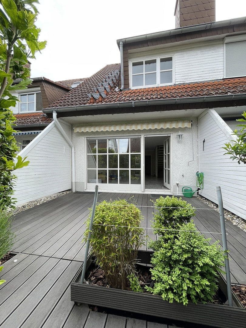Prenájom domu 149 m², pozemok 56 m², Wiesbaden, Hesensko Prenájom domu 149 m², pozemok 56 m², Wiesbaden, Hesensko