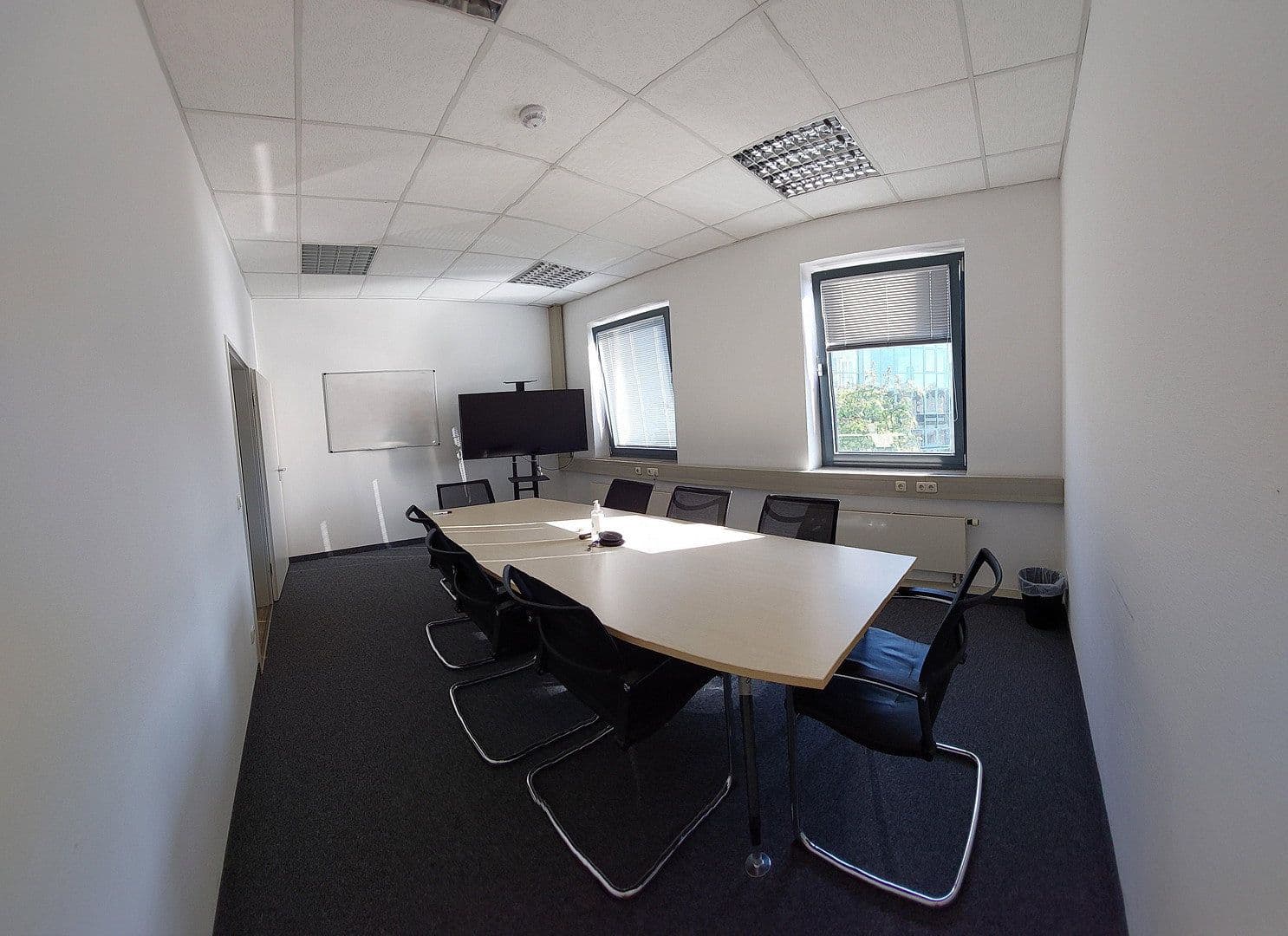 Prenájom kancelárie 320 m², Max-Planck-Straße 17, Unterschleißheim, Bavorsko Prenájom kancelárie 320 m², Max-Planck-Straße 17, Unterschleißheim, Bavorsko